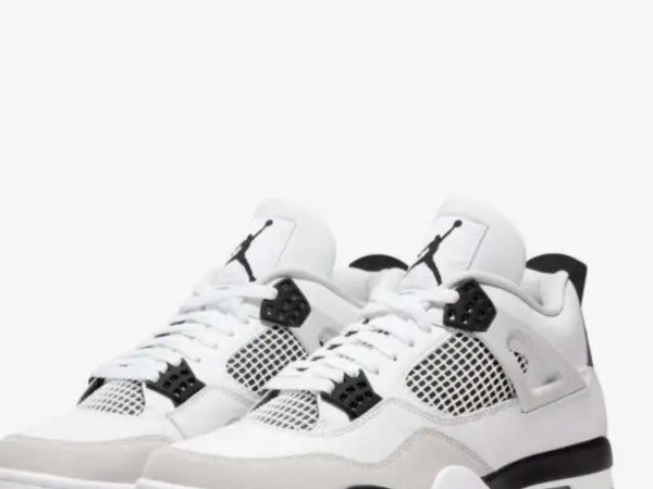  Nike Air Jordan 4 Retro “Military Black” 